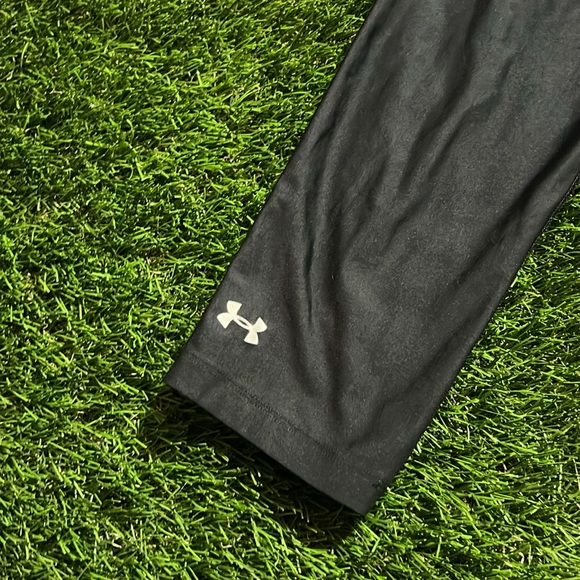Women’s Under Armour Capri Leggings - Breast Cancer Support - Picture 2 of 4